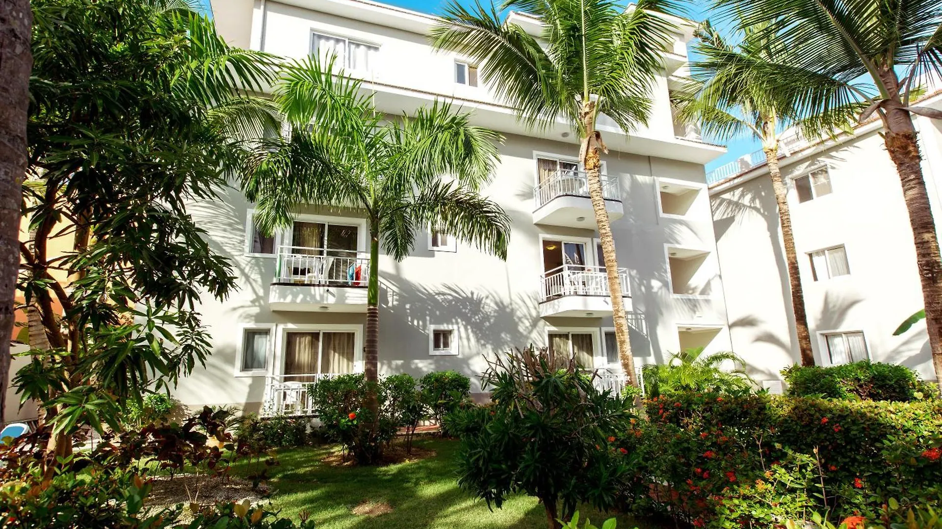 Sol Caribe Suites And Studios With Tropical Pool - Los Corales Beach Punta Cana Hotel